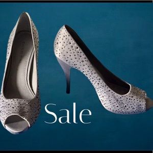 ⭐️ NEW ⭐️ Gianni Bini Heels Size 8